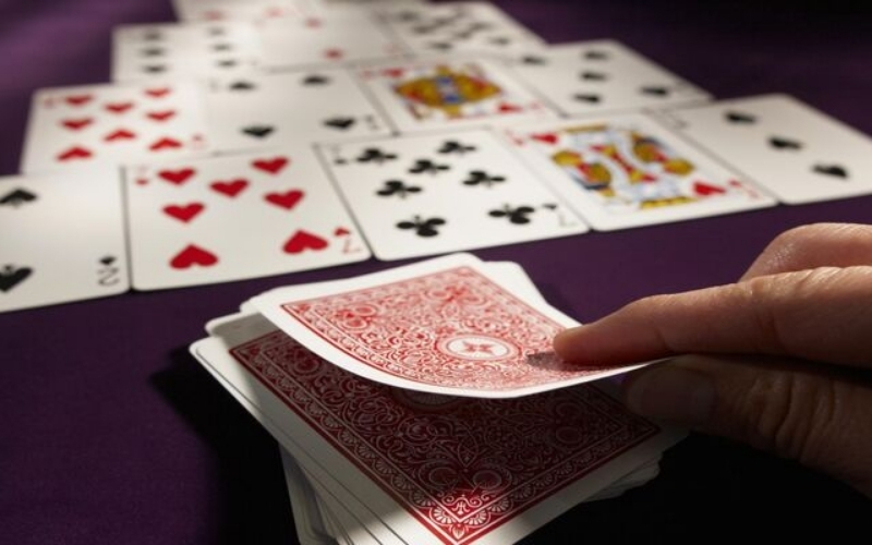 Tại sao game bài Phỏm lại được giới văn phòng vô cùng yêu thích để thư giãn giờ nghỉ