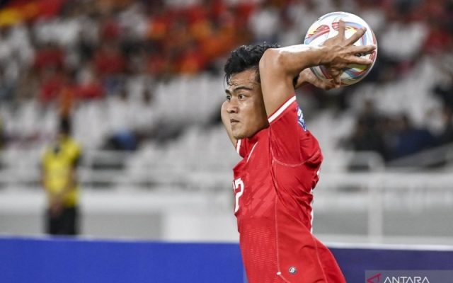 Phân tích kỹ thuật ném biên mạnh vào vòng cấm như quả phạt góc.