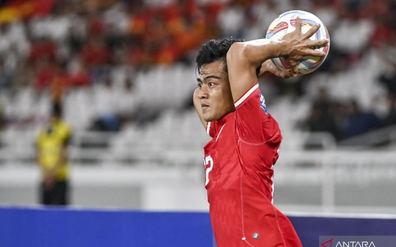 Phân tích kỹ thuật ném biên mạnh vào vòng cấm như quả phạt góc.