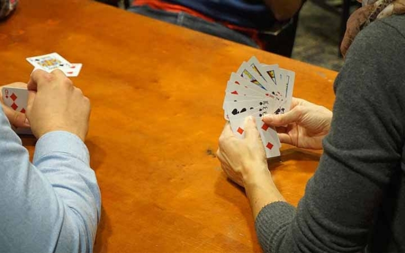 Cách xử lý khi bị thối heo hoặc thối tứ quý trong các ván bài khó